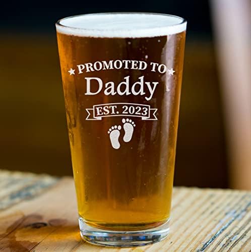 CARVELİTA, Daddy Est 2023 Bira Bardağına Terfi Etti - 16oz Kazınmış Bira Bardağı, Yeni Baba için Hediyeler, Erkekler